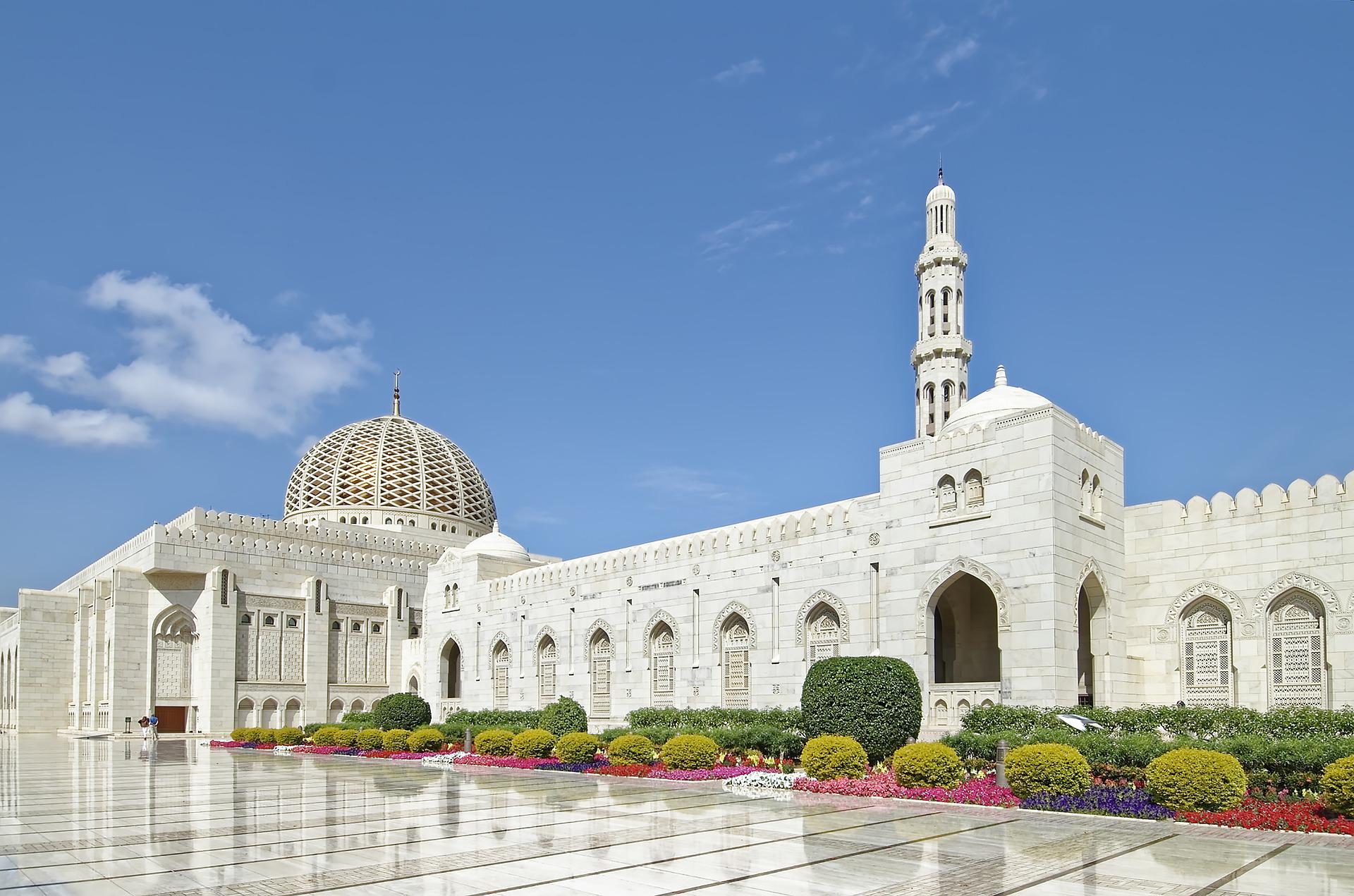 sultan qaboos grand mosque muscat